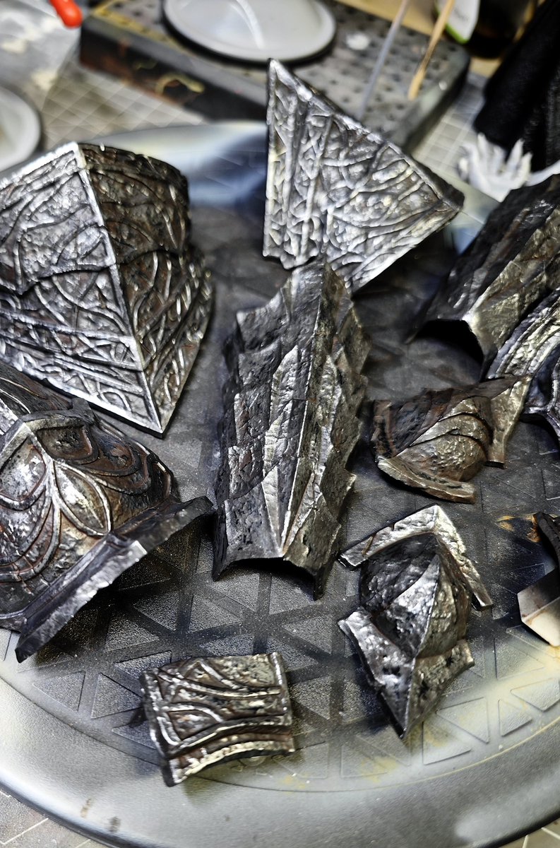 炭色/Tan tweet media