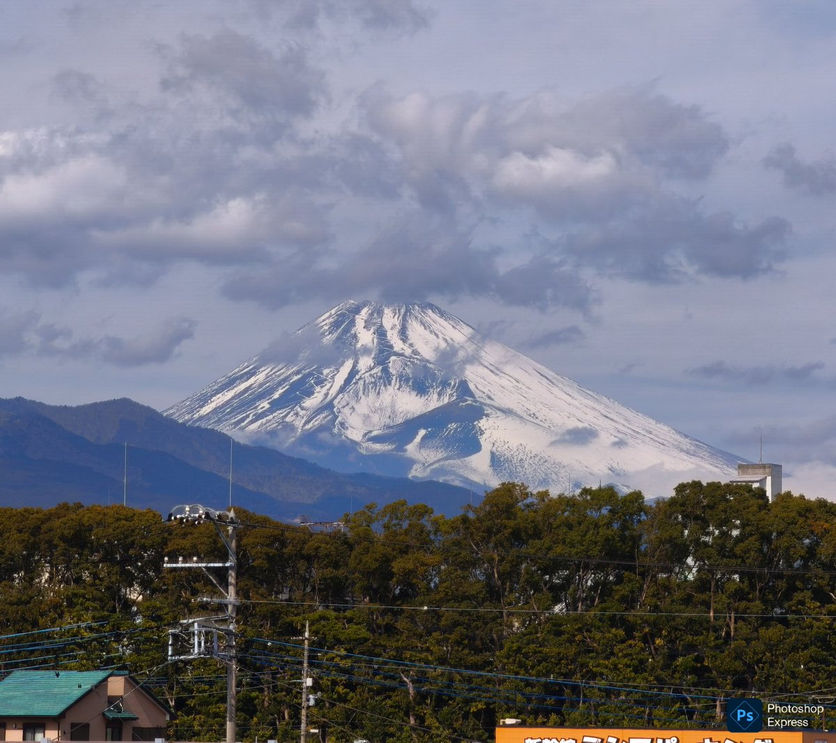 本日、午後新幹線三島駅より 一瞬富士山🗻が出てきました。