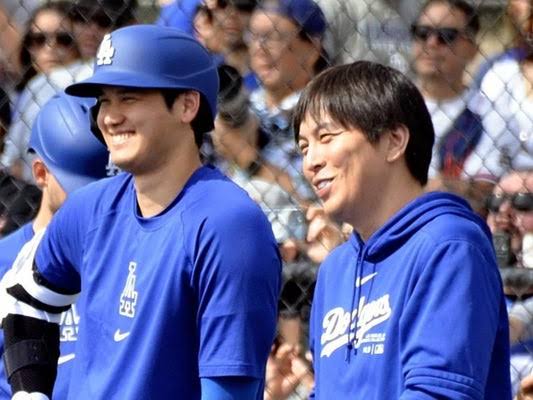 【朗報】俺達の水原一平、ついに大谷翔平へ弁済開始！毎月の返済額は1300円

・銀行詐欺罪などで懲役4年9カ月の判決
→ペンシルベニア州の刑務所で服役開始
・大谷翔平から盗んだ1700万ドル(約26億円)に対し、服役中の返済額は毎月1300円
・同じペースならあと16万6666年で無事完済へ