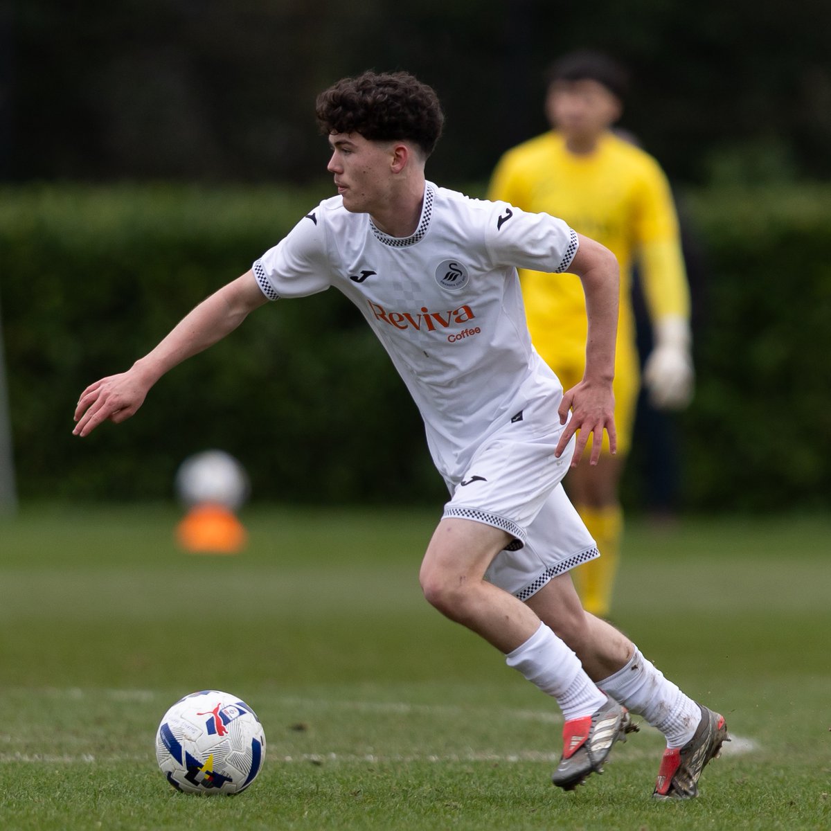 swans_academy's tweet photo. Back on the road tomorrow 🚍

@WatfordFCAcad 🆚 #SwansU18s
⏰ 1pm KO
📍 UCL Sports Ground
🏆 Professional Development League https://t.co/RxY8A2MowT