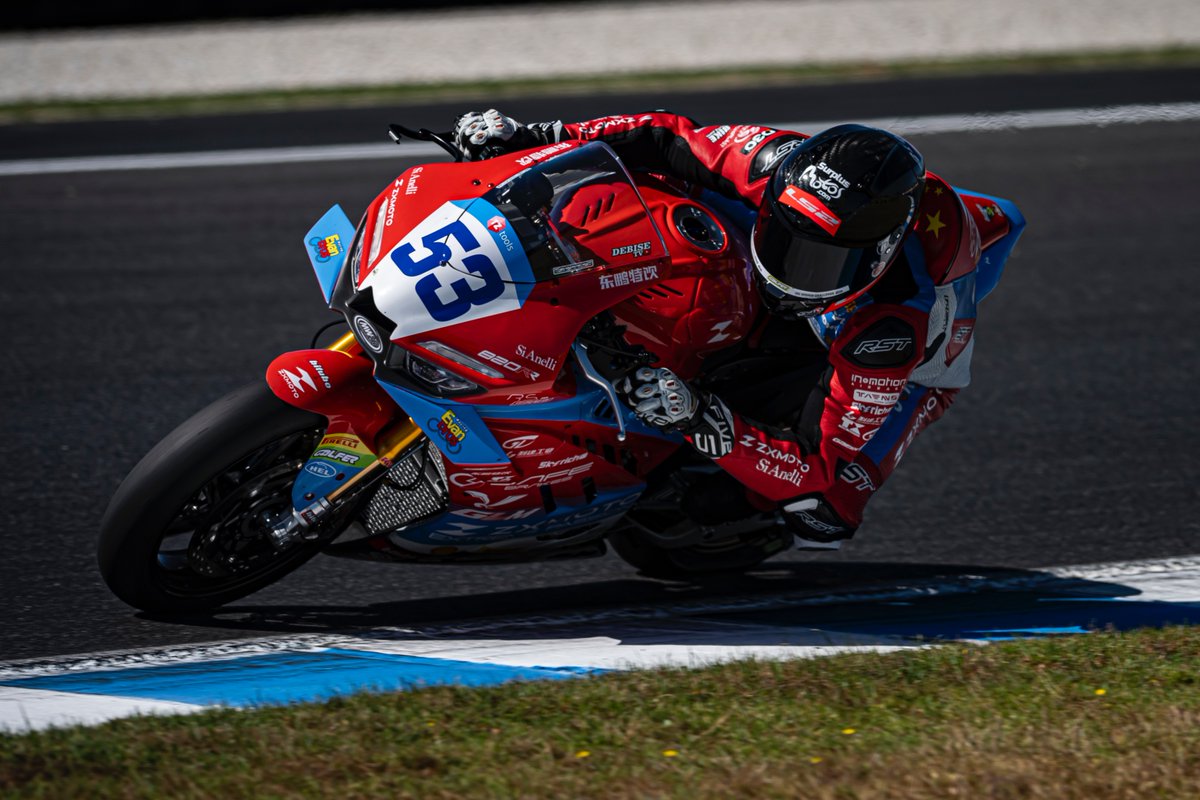 Els xinesos de ZXMoto van en serio. Primera Superpole de la seva primera cursa del Mundial de Superport i.... patapam! Primera fila amb Debise!
#WorldSSP #SSP #ZXMoto <a href="/Evanbrosracing/">Evanbrosracingteam</a>