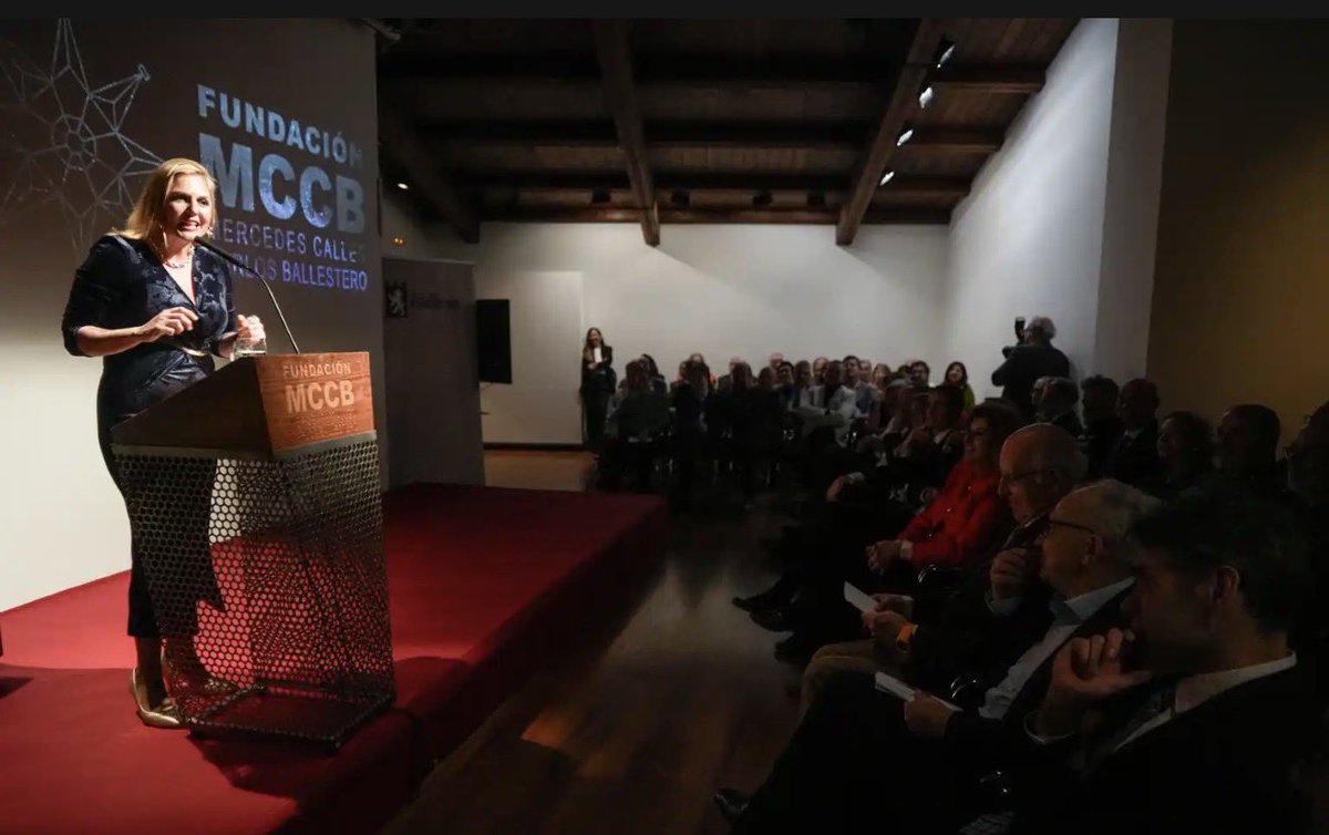 Acto de entrega del XVII Premio Internacional de Periodismo Ciudad de Cáceres, celebrado por la Fundación Mercedes Calles y Carlos Ballesteros. Enhorabuena al periodista Rubén Amón, galardonado por el artículo ‘Cáceres en verano, una combustión irresistible’.