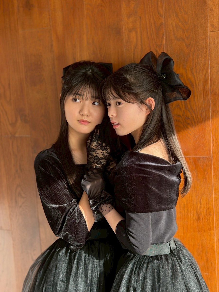 angerme_upfront's tweet image. こんにちもっち〜🍑🪽
長野桃羽ですっ！

#アップトゥボーイ vol.360 本日発売です🌟
改めて創刊40周年おめでとうございます🍀*゜

制服や黒タートルなどの衣装の他にも
Winkさんオマージュの撮影に
ロージークロニクルの上村さんと挑戦させていただきました✨

ぜひチェックしてくださいね💛