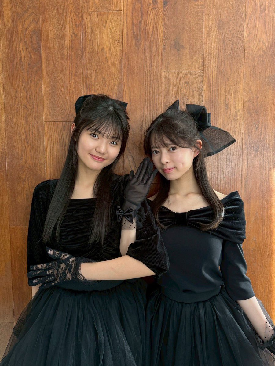 angerme_upfront's tweet image. こんにちもっち〜🍑🪽
長野桃羽ですっ！

#アップトゥボーイ vol.360 本日発売です🌟
改めて創刊40周年おめでとうございます🍀*゜

制服や黒タートルなどの衣装の他にも
Winkさんオマージュの撮影に
ロージークロニクルの上村さんと挑戦させていただきました✨

ぜひチェックしてくださいね💛