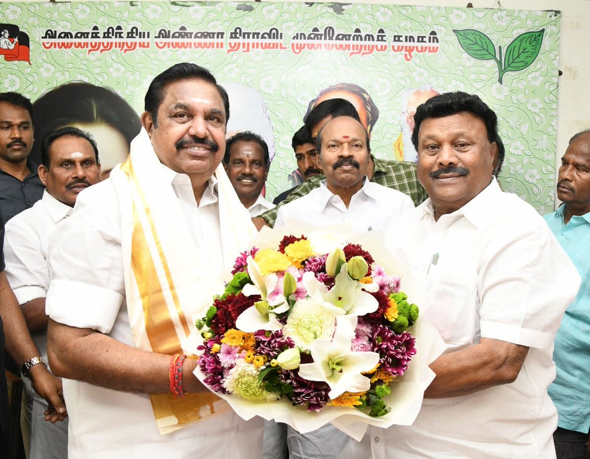 ஸ்டாலின் தொடரட்டும் தமிழகம் வெல்லட்டும் என்ற திமுகவின் பிரச்சாரம் போல 

எடப்பாடியார் வெல்லட்டும் !!
தமிழகம் முன்னேறட்டும் !!

என்ற பிரச்சாரத்தை நாங்கள் முன்னெடுப்போம் !!

#மாண்புமிகு_திண்டுக்கல்_சி_சீனிவாசன்MA_MBA_MLA 
கழக பொருளாளர் 
எந்நாளும் எங்கள் அமைச்சர் அவர்கள் !!