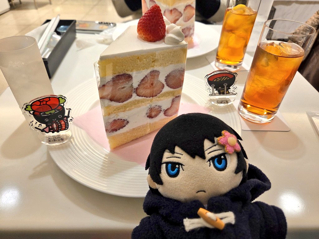 無計画すぎて盛岡わんこそば旅が弾丸になってしまったので、新宿高野でいちご狩りもしてきたwww
‧˚₊*̥(* ⁰̷̴͈꒨⁰̷̴͈)‧˚₊*̥  ショートケーキおおき～い♡
((˶ㅎ.ㅎ˶))  さすがダブルショートケーキだな✨

【いちご部活動報告🍓🍓🍓🍓🍓🍓】