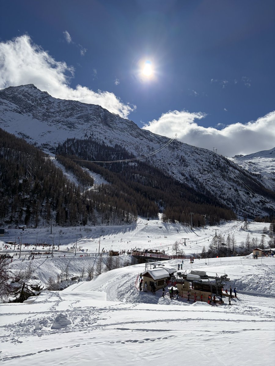 SaastalFotos's tweet photo. @WeermanMichael Saas-Fee today.
#saafee #wallis #valais #switzerland https://t.co/tZLm4TCBDX