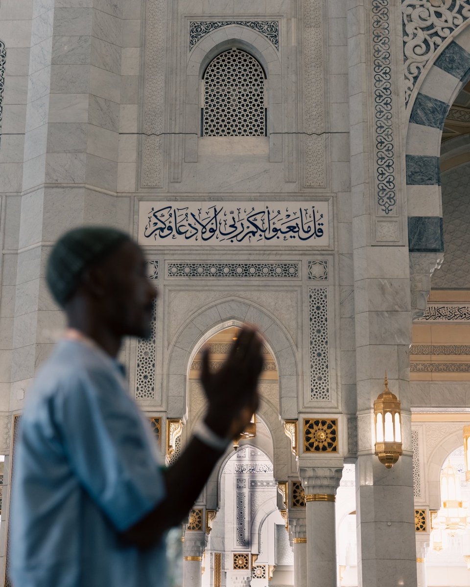 raway_alqasid's tweet photo. "فتذكَّرُوا الأحبابَ عِندَ دُعائِكُمْ
 فالحُبُّ بَينَ الصَّادقِينَ دُعَاءُ" https://t.co/AfpAD36xAY