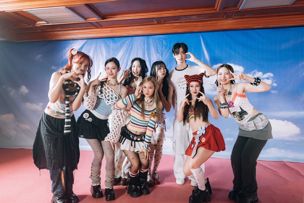 DomundiTV's tweet image. ขอขอบคุณ @OSMusicLab ที่ให้ “โทมัส” @tthomastc ได้มาเป็นส่วนหนึ่งของ Music Video เพลง “มอญซ่อนผ้า (Hidden Love)” ด้วยนะคะ 🥰

ฝากทุกคนติดตามรับชม Official Music Video เพลง CHiLLiZ - มอญซ่อนผ้า (Hidden Love) ✨️
🔗 : youtu.be/Q0Im6XTXLgo?si…

#CHiLLiZ_มอญซ่อนผ้า
#tthomastc