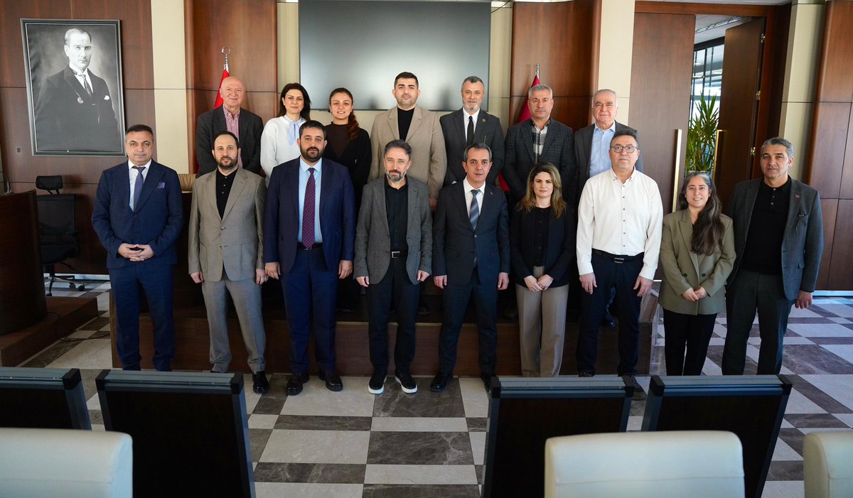 Bir yılı aşkın süredir özgürlüğünden mahrum bırakılan Meclis Üyemiz Turabi Şen’in yeniden aramızda olması; hem örgütümüze hem de Beyoğlu’nun halkçı mücadelesine büyük bir moral ve güç verdi.

Cumhurbaşkanı adayımız Ekrem İmamoğlu, Beyoğlu Belediye Başkanımız İnan Güney’in ve