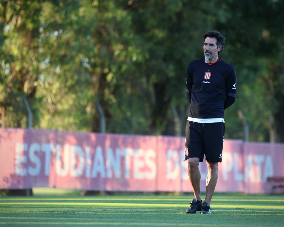 Que difícil es despedir a alguien tan querido. Quisiera que esto no fuera real, pero es fútbol. En mi vida, Eduardo es todo. Me hizo cumplir el sueño que tengo desde que nací, de ver campeón a Estudiantes con mi viejo y mi familia. Será imposible no lagrimear hoy en 1. 

Te amo.