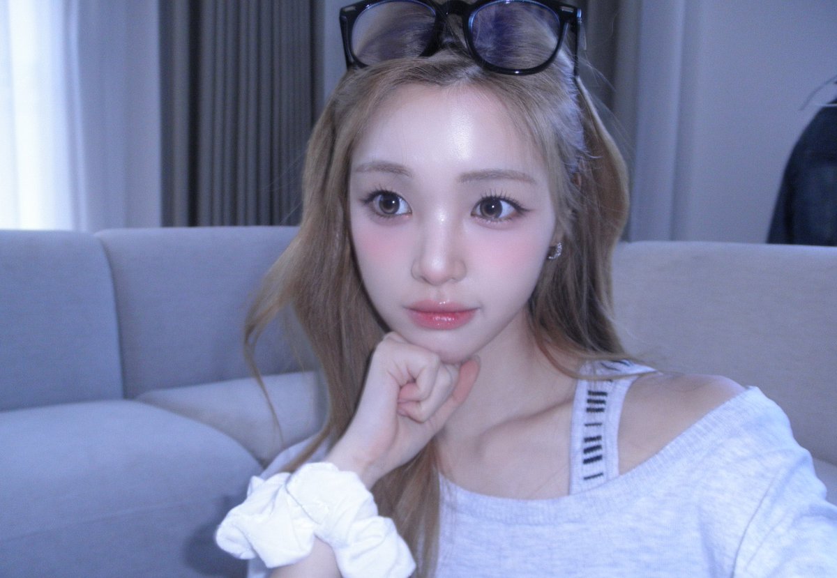 Hachu! Chu! I miss you so much~ I find myself thinking about you every day, counting the moments until I can greet you and share bright, happy days together. So until then, please accept this selca as a small gift from me to you ♡ (˶˃ ᵕ ˂˶)✨