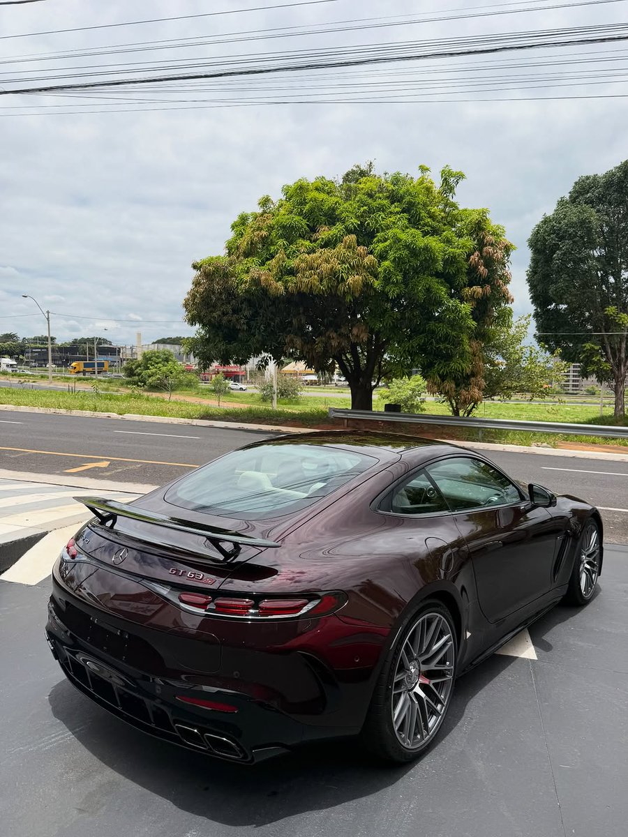 2.2-ton Supercar AMG GT 63 S E Hybrid 4.0-L V8 BITURBO 4MATIC+ 816 HP 0-100 km/h 2.9 sec 🦈 Rate it 1-10!

📸: @speedriopreto (IG)