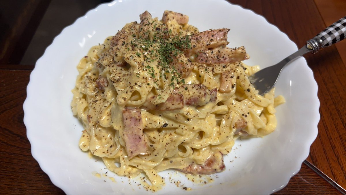 ryotarooo___'s tweet photo. 家にあった残り物でカルボナーラつくた
それっぽいけどちょっとダマになった… https://t.co/oDw2TLJxtg