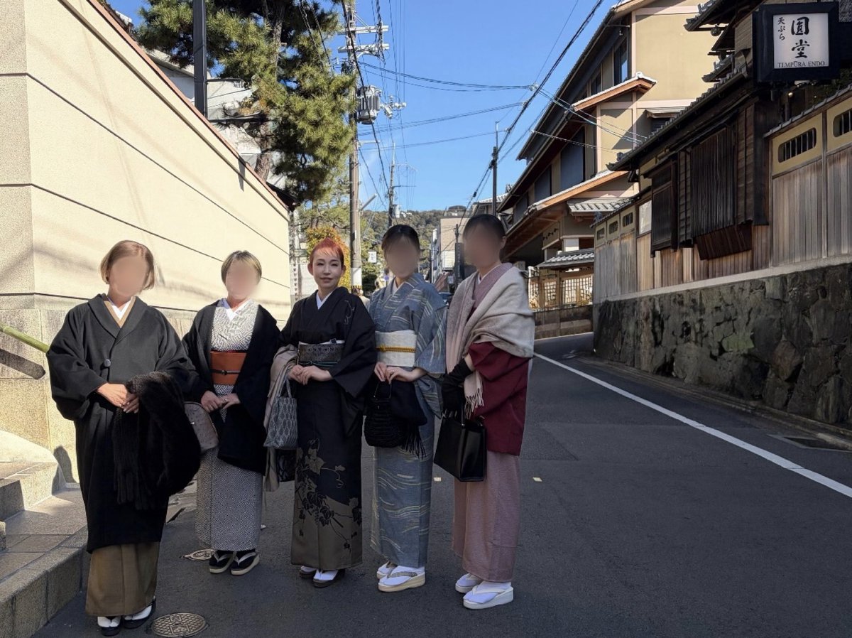 kituke_m_s's tweet photo. #呉服みむろ #着方教室②

先日､#京都 祇園の
#天ぷら圓堂(えんどう)八坂本店でランチ会

皆さん日頃のお稽古の成果を発揮し素敵な着こなし👘✨

店先で集合写真を撮る筈が段取りが狂い､みむろに戻るメンバーと二手に別れて撮影に…

私の不徳の致すところ🤦‍♀️ﾄﾎﾎ…

今回を振り返り次回に備える✊ https://t.co/SAqjQXnx1d