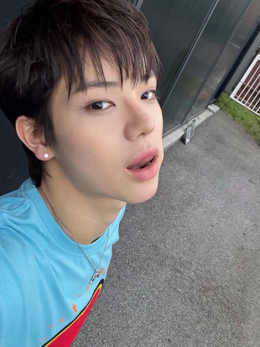 oh562ul's tweet photo. 롱샷 누군지몰랏는데 잘생긴사람잇엇고 오율이엇던거 https://t.co/8i2AO9KtLG