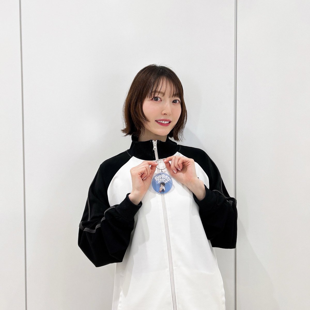 番組内のコーナーをイメージした「小さな人間アクキー」＆ポップな