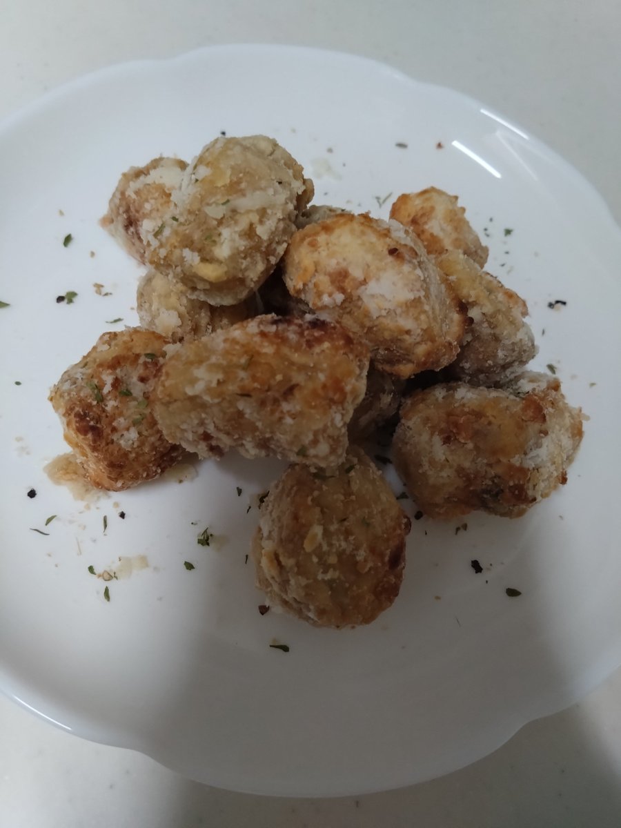 yoidore023's tweet image. しいたけの軸だけを手に入れたので唐揚げにして食らう。