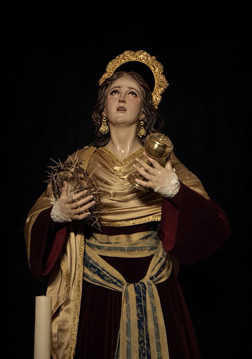 Hoy, primer viernes de cuaresma, durante el este camino de preparación hacia la Pascua fijémonos en la iconografía de Santa María Magdalena, apóstol de Cristo, presente en la Pasión y Muerte del Señor y anunciadora de la epopeya de la salvación; la resurrección.
 
Paz y Bien.
