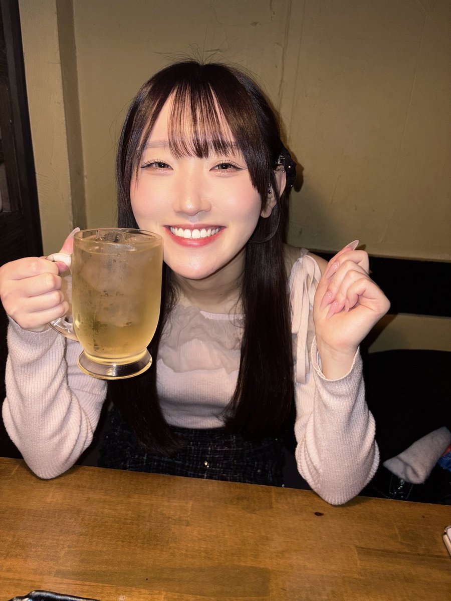 本日、モナ・ミダレ 『IDOL FILE vol.39』のオンラインサイン会でした