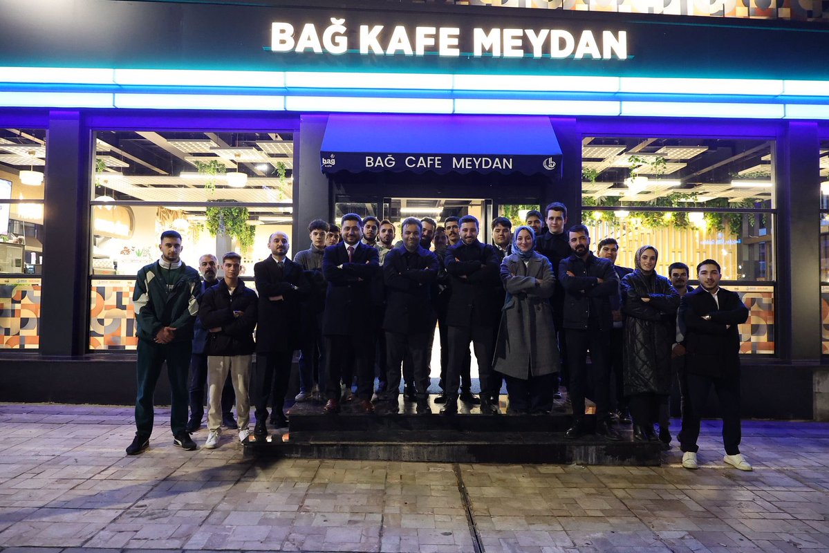 Ramazan çalışmalarımızın ilk gününde tatlı yorgunluğumuzu; Belediye Başkanımız Yasin Yıldız, İlçe Başkanımız Mikail Çakır ve Kadın Kolları Başkanımız Fatmanur Altuntaş’ın katılımlarıyla ateş başında buluşarak geride bıraktık. Ardından Çarşı Caddesi’nde gezintimiz ile akşamımız