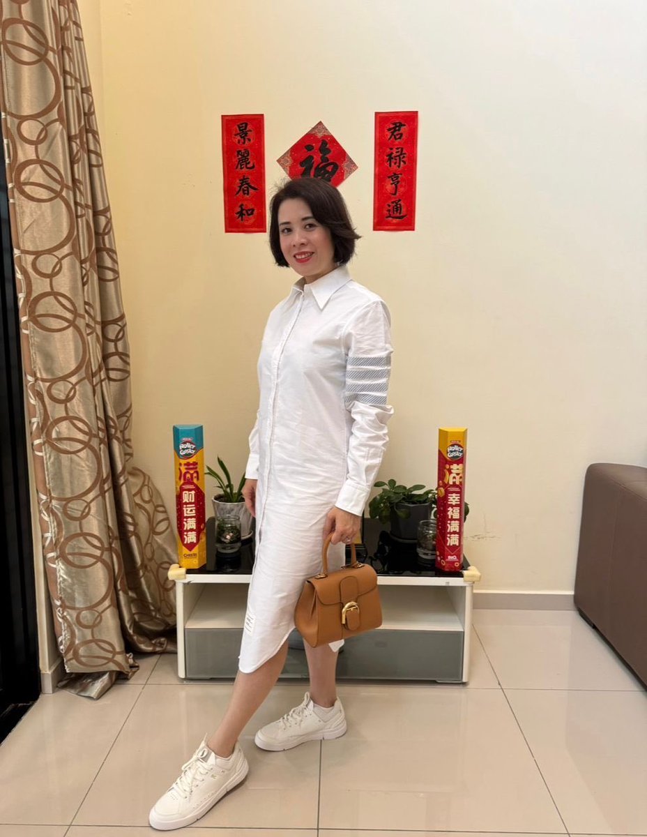 JaniferQueen's tweet photo. 🌸 景丽春和，君禄亨通 🌸

A beautiful blessing, written by a master of Chinese calligraphy, carried with my Chinese name.

It means may days be as bright and harmonious as spring, and may path be smooth and full of fortune! ✨

#ChineseCalligraphy #Blessings #janiferqueen https://t.co/ZzrR5FP2Ws