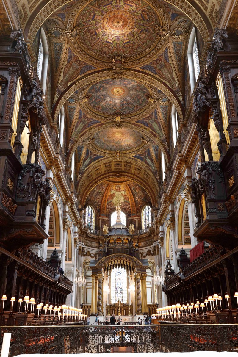 #旅行故事 之 伦敦
伦敦 8 天特种兵，印象最深的都是计划外的事：

约了威斯敏斯特宫参观，到了发现取消。工作人员说可以进去旁听议会，来都来了，进去听了一场辩论。

伦敦塔的 Yeoman 免费解说太精彩，去了才知道当年做前端用的 Yeoman 就是取的这个名字。