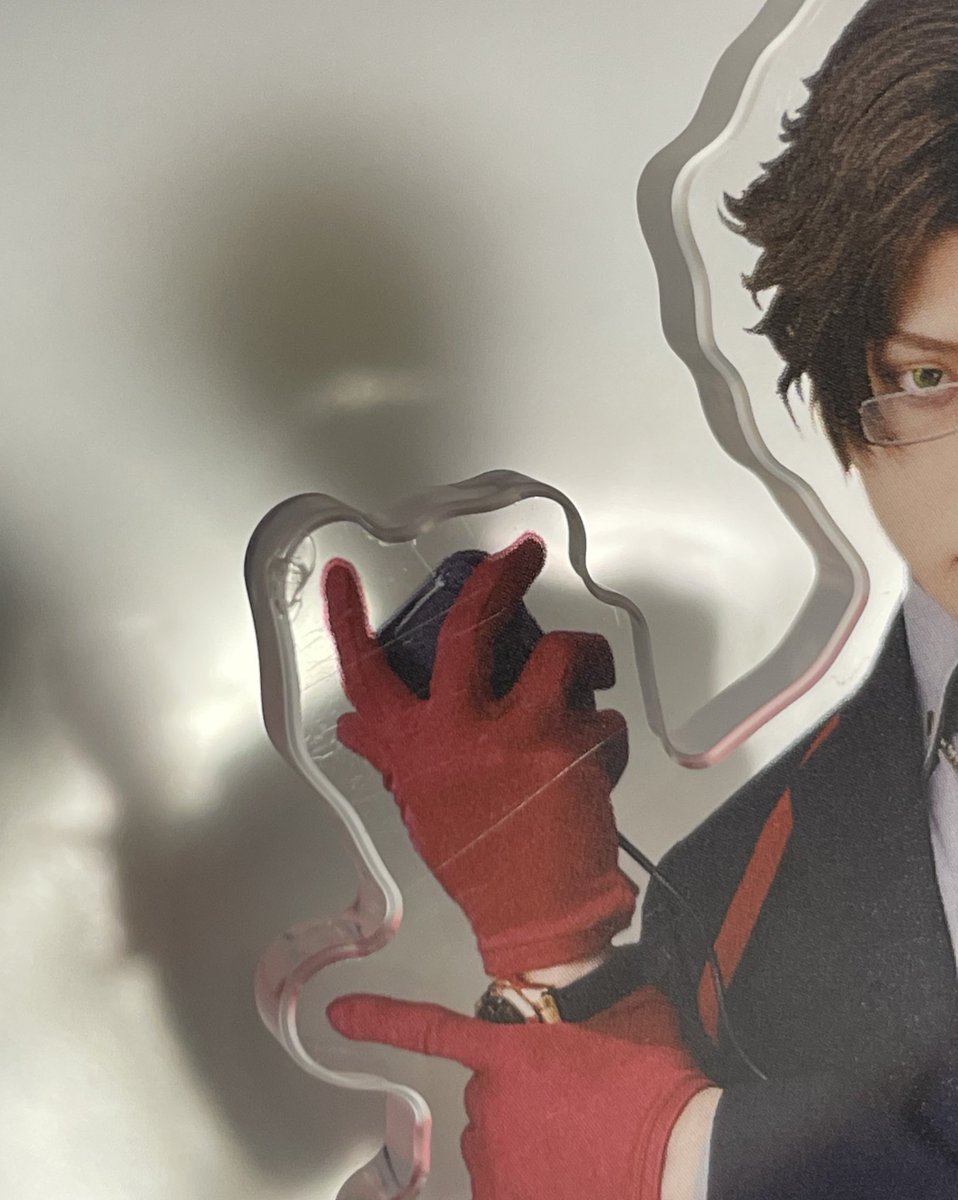 ❄️🐰さんのアクスタ指先怪我してるの今気づいたーー😭ｼﾞｬﾑﾂｱの日アスファルトに一回落としたから絶対そのときのや😭