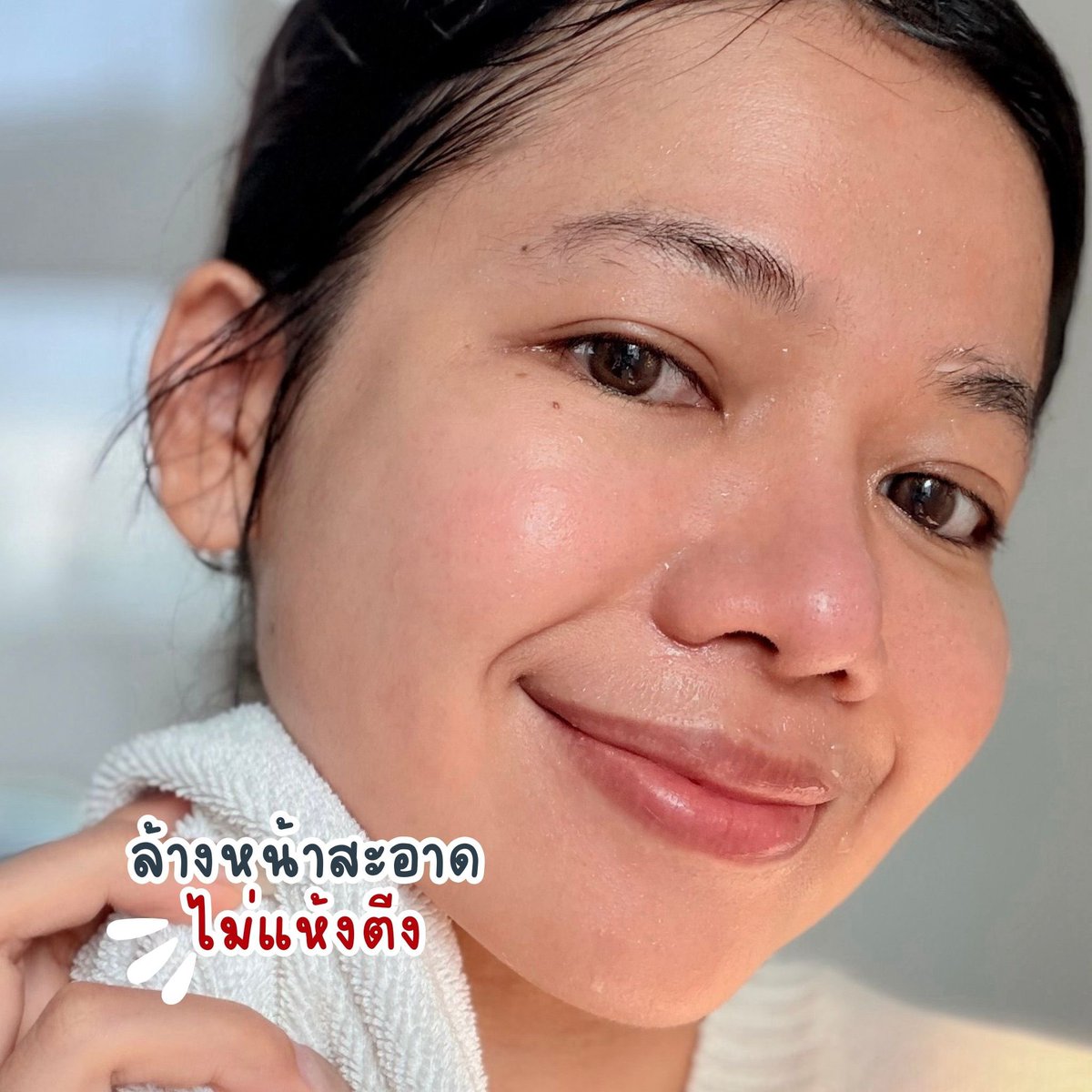 อากาสร้อนๆได้สบู่เย็นๆ คือฟินเว่อร์ ตอนนี้ติดใจ สบู่วิปโฟมถ่านภูเขาไฟ สูตรเย็นจากบ้าน Smooto มาก ให้สิบเต็ม ก้อนเดียวใช้ได้ทั้งตัว แถมมีตาข่ายตีฟองมาให้ด้วย ตีฟองง่าย ฟองเยอะแบบสะใจมาก วิปโฟมนุ่ม ไม่ทำร้ายผิว  ช่วยลดสิ่งสกปรก ลดแบคทีเรีย ความมันส่วนเกิน ลดการเกิดสิว