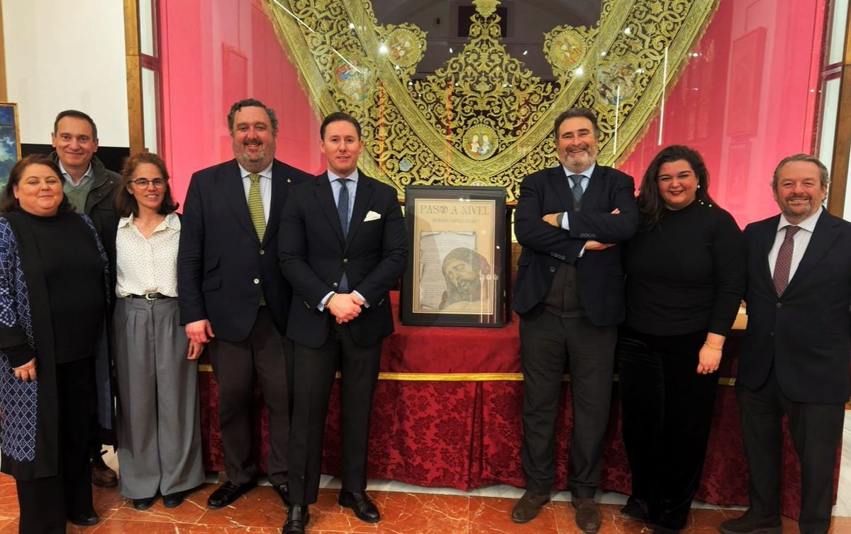 🟣 En la noche de ayer, jueves 19 de febrero, recibimos la visita de la Tertulia Cofrade "Paso a Nivel", con motivo de la presentación de su cartel de esta Semana Santa.

▶️ La obra ha sido realizada por nuestro hermano D. José Julián Gutiérrez Aragón "Pepillo", eligiendo el