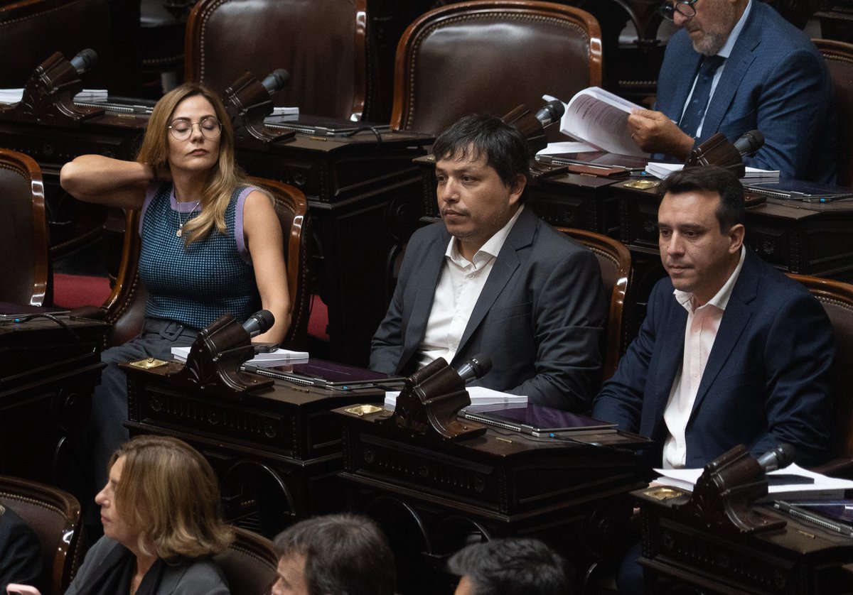 carlosbrigo's tweet image. Estos 3 impresentables, Fernanda Ávila (@AvilaFernandaOk), Sebastián Nóblega (@dipnoblegasebas), Dante López Rodríguez, integrantes del bloque @unionxlapatria de Catamarca, responsables de dar quorum para el tratamiento de la reforma esclavista. Qué dedo los puso en las listas?