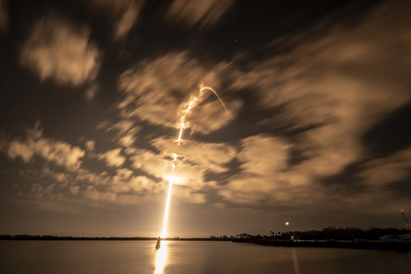 SpaceX continues its relentless launch cadence, successfully deploying 29 Starlink satellites last night! 🚀 The Falcon 9 booster B1077 completed its 26th mission, nailing a precise landing on a droneship in the Bahamas—only the second time for a recovery in that region. 🌊