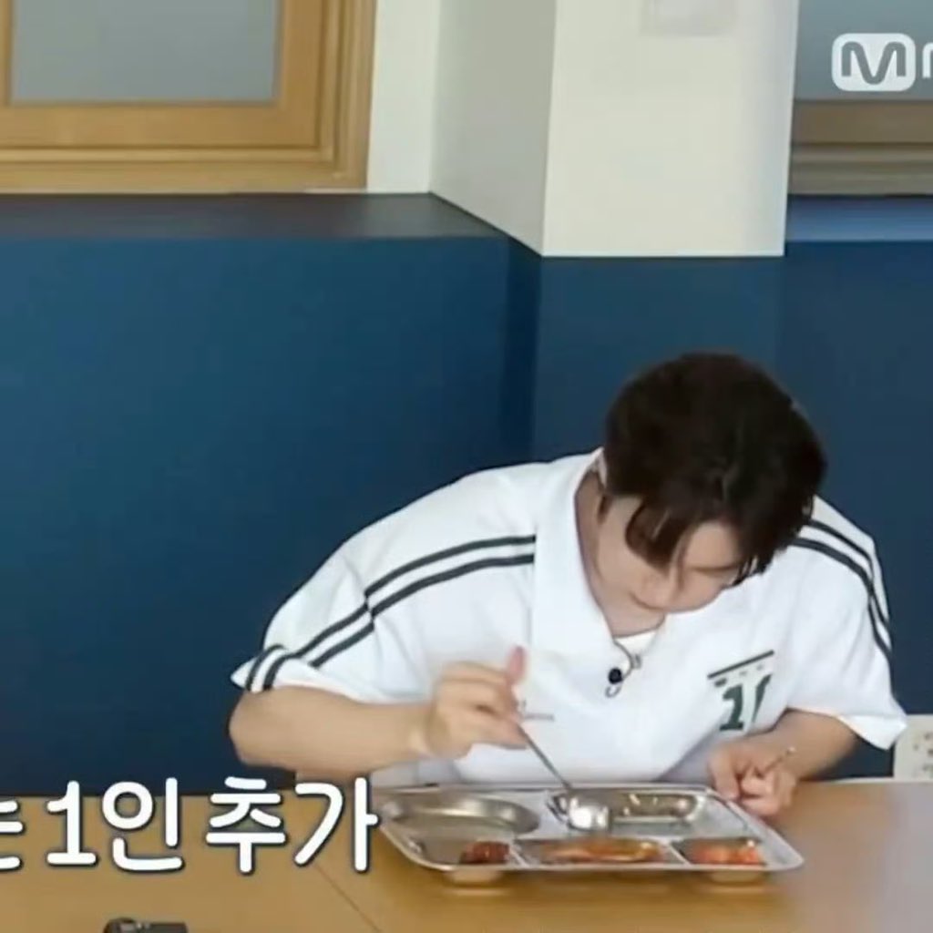 9ia991's tweet photo. 한 입 크게 먹다🥟🤏🏻 https://t.co/ns7f18Uno8