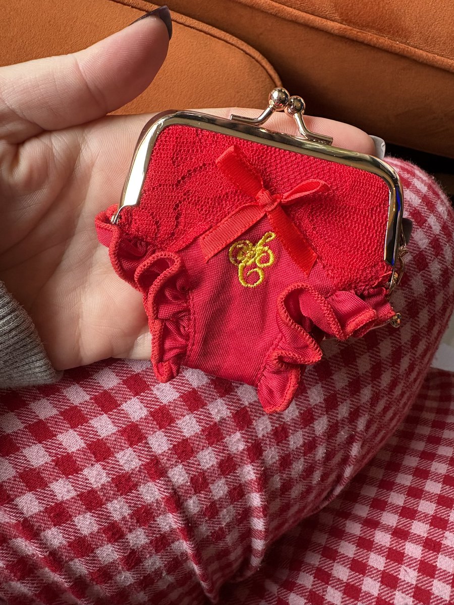 em 💋ྀིྀི tweet media