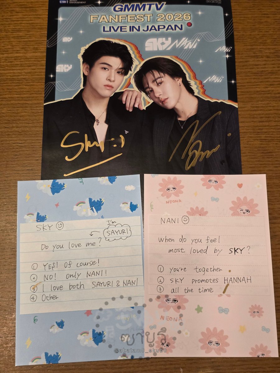 abatam0_ekub0's tweet image. そして二人ともしっかりメモを見てチェックもつけてくれた！！！！
Skyは私の名前を呼んでくれたし、SkyもNaniもSmlyeNeonaのこといいこいいこって撫でてくれたの😭🩵🩷
推せる…🥹🩵🩷🩵🩷

SKYNANI FANFEST TOKYO D1

#GMMTVFanFest2026 
#SkyNani