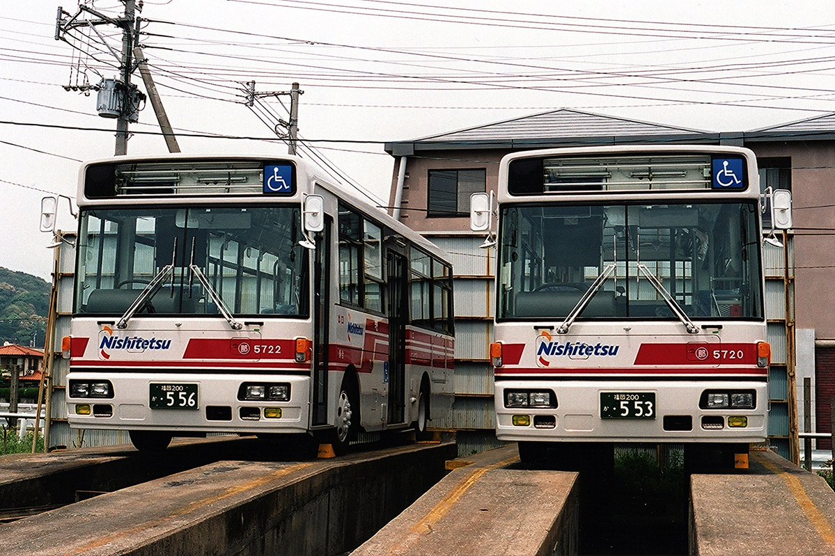 大量の中型新車が入っていた頃の1コマ。