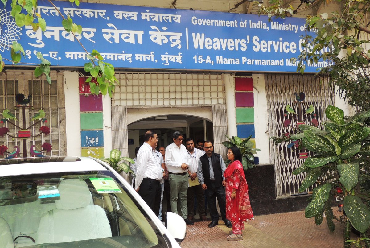 MahaTextile's tweet photo. Principal Secretary (Textiles) Smt. Anshu Sinha's visit to Weavers Service Center, Mumbai.
#Gom #Mininstryoftextiles #Maharashtragovernment #Textilepolicy #Weavers #WeaversServiceCentre #Textiles https://t.co/1uO60pN40G