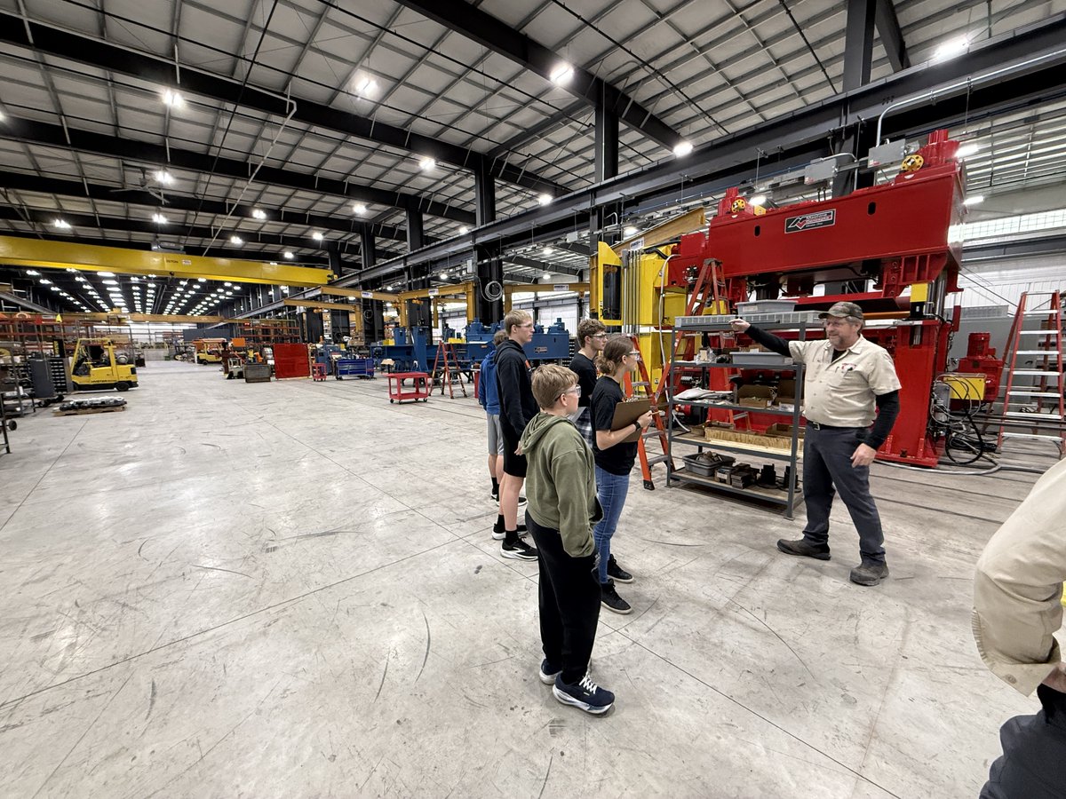 MinsterTech's tweet photo. Machine Concepts has been great with donating material and machining for several years, and Thursday the MHS Battle Bot Club was given a tour. They were kind enough to show us some of the machines and robotic cells for the US Mint, Crown, and Whirlpool! https://t.co/EXIxmH2YU8