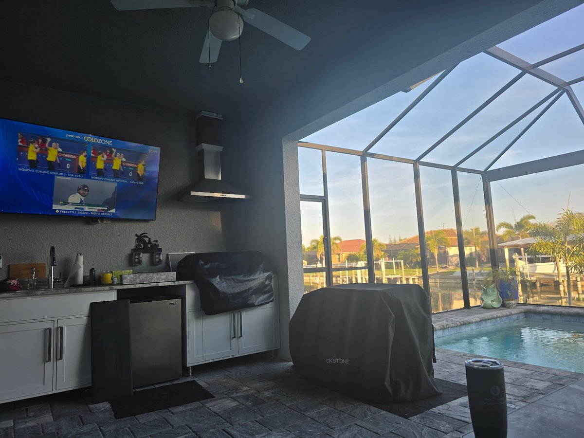 paulslone55's tweet photo. Enjoying #CoffeeHour and #GoldZone here in Sunny Florida! https://t.co/ekZqFFT7rp