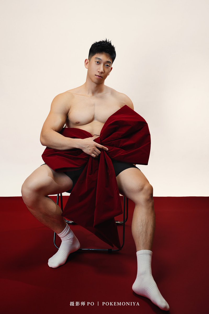 pokemoniya's tweet photo. 红色蝴蝶结
clothes @toxictaobao 

#天津约拍 #男色 #男孩 #男 #men #hotguy #hotman #hunk #HUNK_CHANNEL #男私房 #男生写真 #muscles #hotbods #hotboys #tianjin #hotmen https://t.co/oLE1gkcgMp