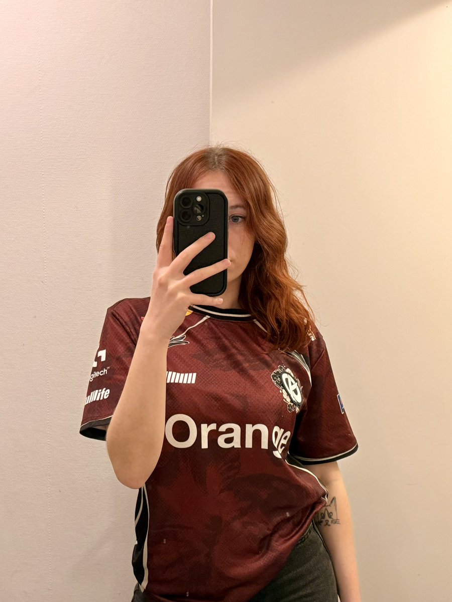 nana 🗡 tweet media