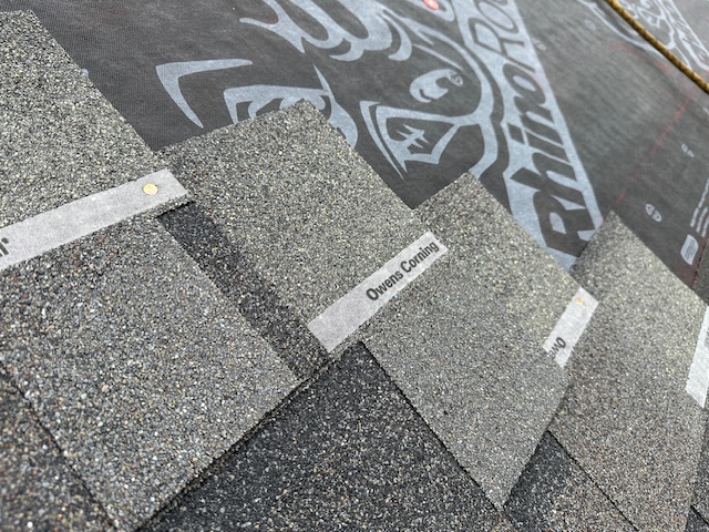 Mc_Toolman's tweet photo. @Mc_Toolman was on site in Brandon Oaks of Indian Trail, NC knocking out another full roof replacement.  OC Duration Series shingles were spot on in the color Williamsburg Gray. Looking for a FREE Estimate for your roof or home exterior project? 
https://t.co/8EoTV3ZUIW https://t.co/qmVZQgzR61