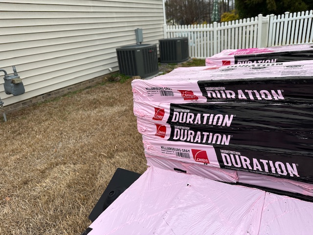 Mc_Toolman's tweet photo. @Mc_Toolman was on site in Brandon Oaks of Indian Trail, NC knocking out another full roof replacement.  OC Duration Series shingles were spot on in the color Williamsburg Gray. Looking for a FREE Estimate for your roof or home exterior project? 
https://t.co/8EoTV3ZUIW https://t.co/qmVZQgzR61