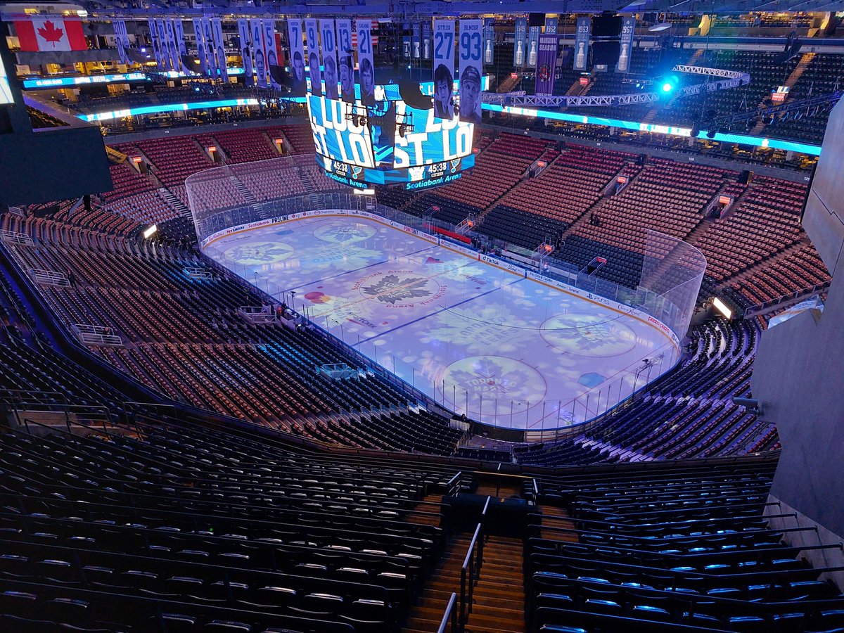 Mike Ross 🎤🥅🏒 #LeafsForever tweet media