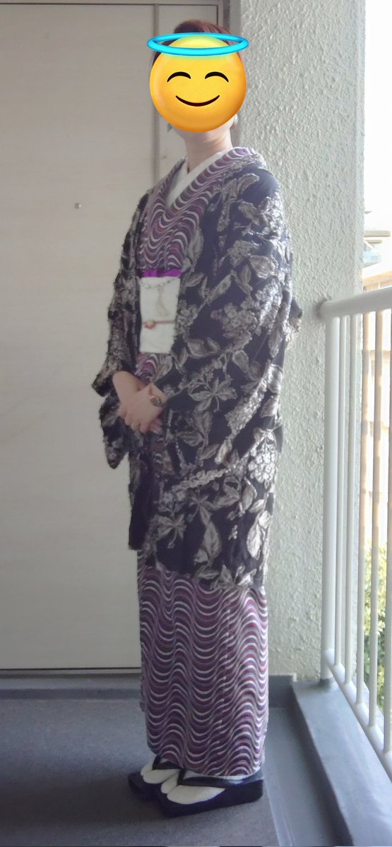 sei_kimono's tweet photo. 先週の観劇　学校テーマの舞台でコーデにネタが入れにくく、特にコンセプトなし（しいていえばシマエナガ帯留めが使いたかった）着たいもの着たらオールKIMONO MODERNになりました　この着物大好きなんだなあ https://t.co/Ca7MsgrP55