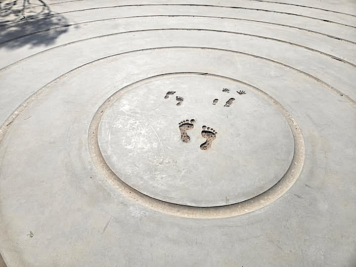 🇮🇱 Today marks one year since the bodies of Ariel and Kfir Bibas were returned to Israel.
The Bibas Family Monument—Shiri, Ariel, and Kfir, who just learned to crawl.