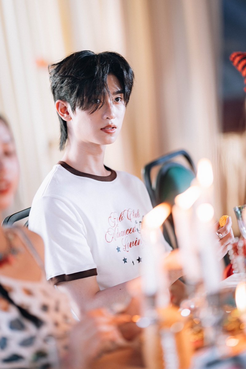 OSMusicLab's tweet image. ขอบคุณคุณ @tthomastc พี่พระเอกของทุกคน ที่มาเล่นมอญซ่อนผ้ากับพวกเรา CHiLLiZ พวกเราดีใจมาก ๆ ที่ได้ทำงานร่วมกับดารา ศิลปิน ที่มากความสามารถ ไม่แปลกที่ใคร ๆ ต่างก็รัก #tthomastc ต้องขอบคุณ @DomundiTV ที่มาสร้างผลงานดี ๆ ไปด้วยกันนะคะ 💘

#CHiLLiZth 
#CHiLLiZ_มอญซ่อนผ้า