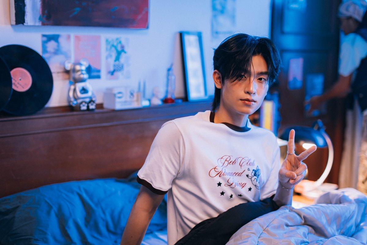 OSMusicLab's tweet image. ขอบคุณคุณ @tthomastc พี่พระเอกของทุกคน ที่มาเล่นมอญซ่อนผ้ากับพวกเรา CHiLLiZ พวกเราดีใจมาก ๆ ที่ได้ทำงานร่วมกับดารา ศิลปิน ที่มากความสามารถ ไม่แปลกที่ใคร ๆ ต่างก็รัก #tthomastc ต้องขอบคุณ @DomundiTV ที่มาสร้างผลงานดี ๆ ไปด้วยกันนะคะ 💘

#CHiLLiZth 
#CHiLLiZ_มอญซ่อนผ้า