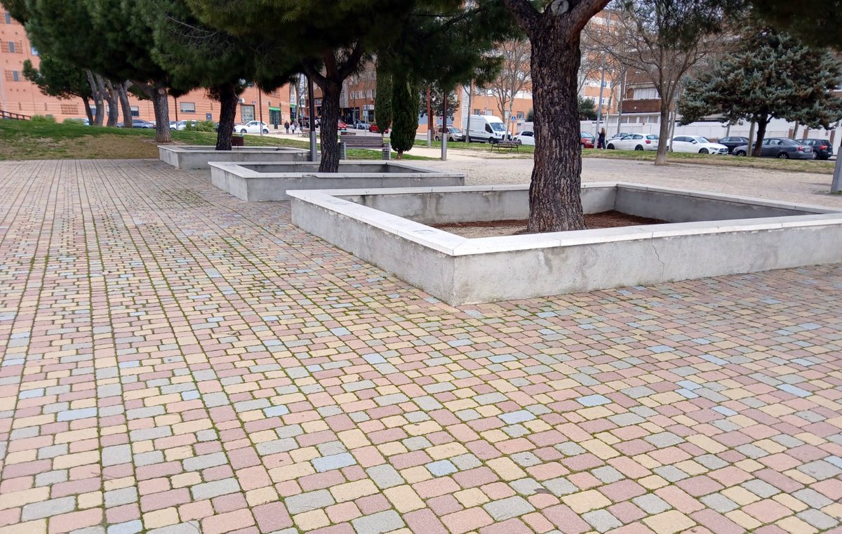 😊 ¡Aquí los resultados de las labores de desbroce y poda que hemos realizado en el barrio de Santo Domingo, dentro de nuestra actuación #ESMASAEnTuZona en Las Retamas y alrededores! 

🍃 ¡Estamos muy satisfechxs con el resultado final!