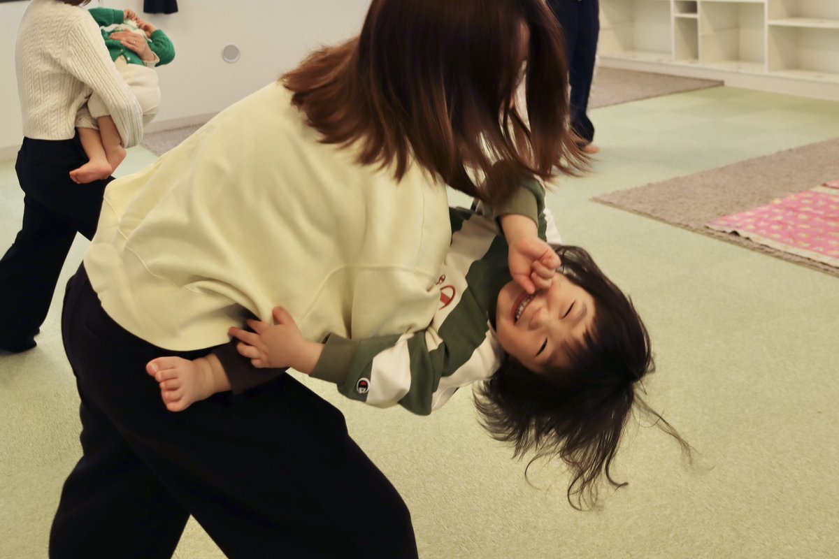 【おやこきょうしつ】渋谷区のかぞくのアトリエ<a href="/kazokunoatelier/">かぞくのアトリエ 渋谷区こども・親子支援センター</a> にて1歳クラスのおやこきょうしつの講師をしてきました。「初めて出来た！」という瞬間の表情や、楽しくて思わず溢れる可愛い笑顔との出会いに毎回感謝です。皆様お疲れ様でした&amp;ありがとうございました！
kazoku-no-atelier.com/news/62785/